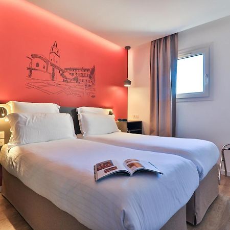 Hotel Restaurant Kyriad Fréjus מראה חיצוני תמונה