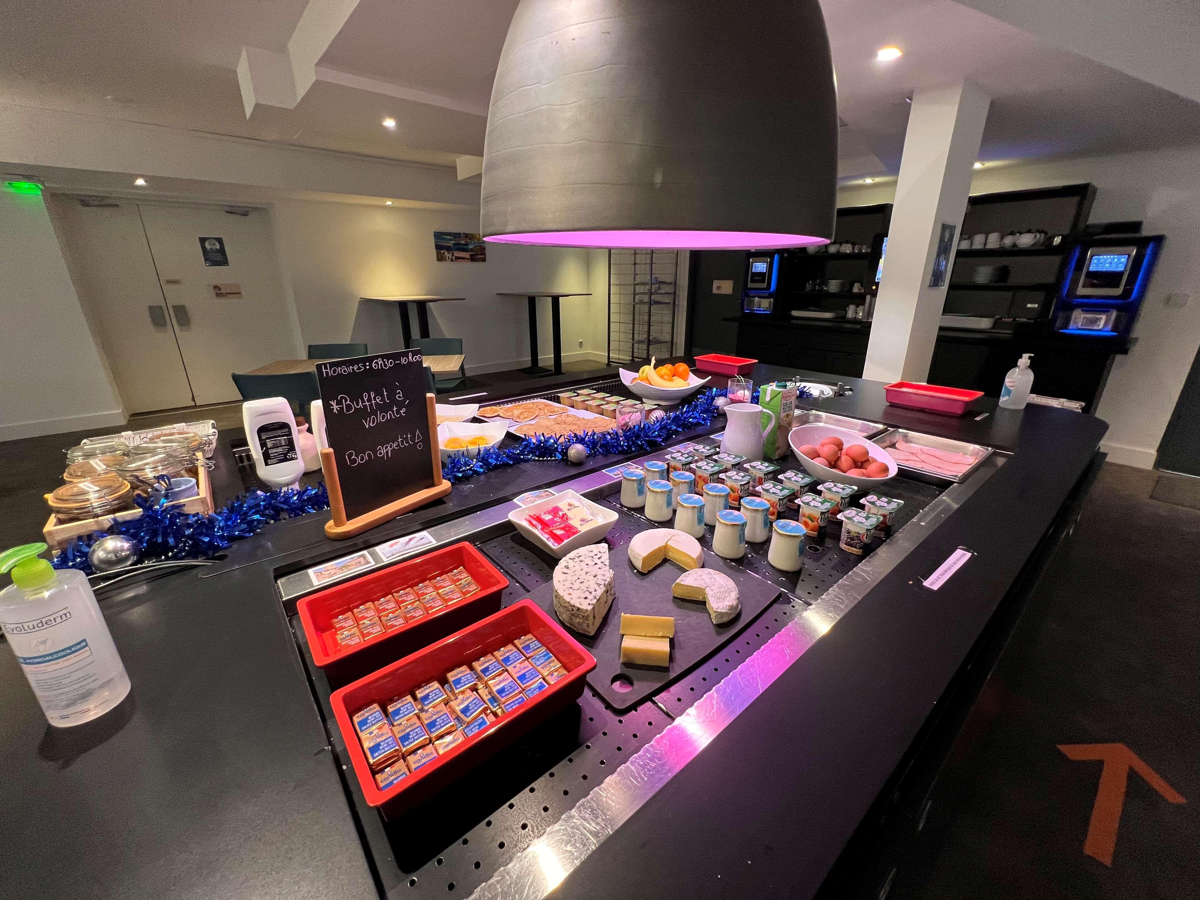 Hotel Restaurant Kyriad Fréjus מראה חיצוני תמונה
