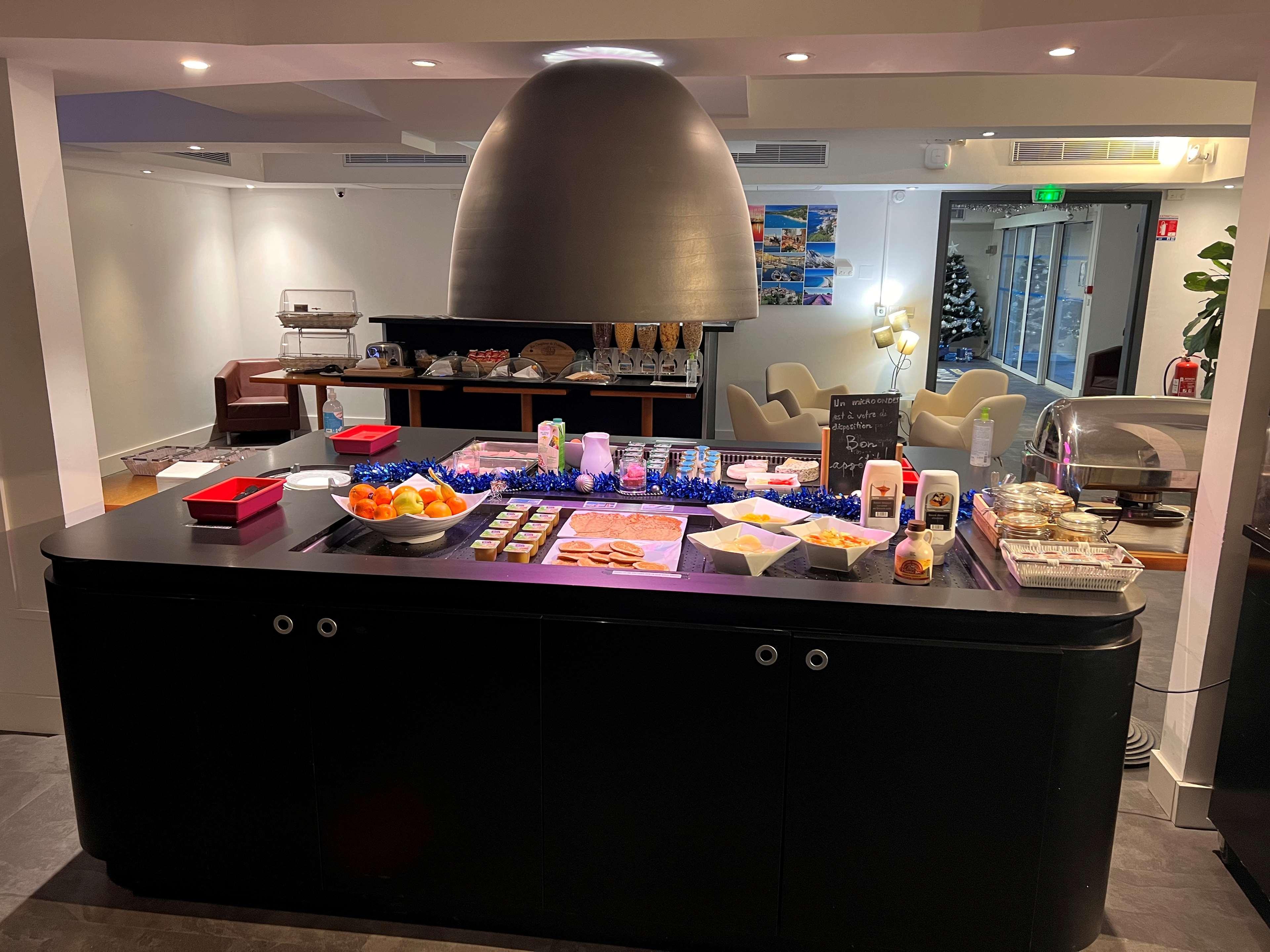 Hotel Restaurant Kyriad Fréjus מראה חיצוני תמונה