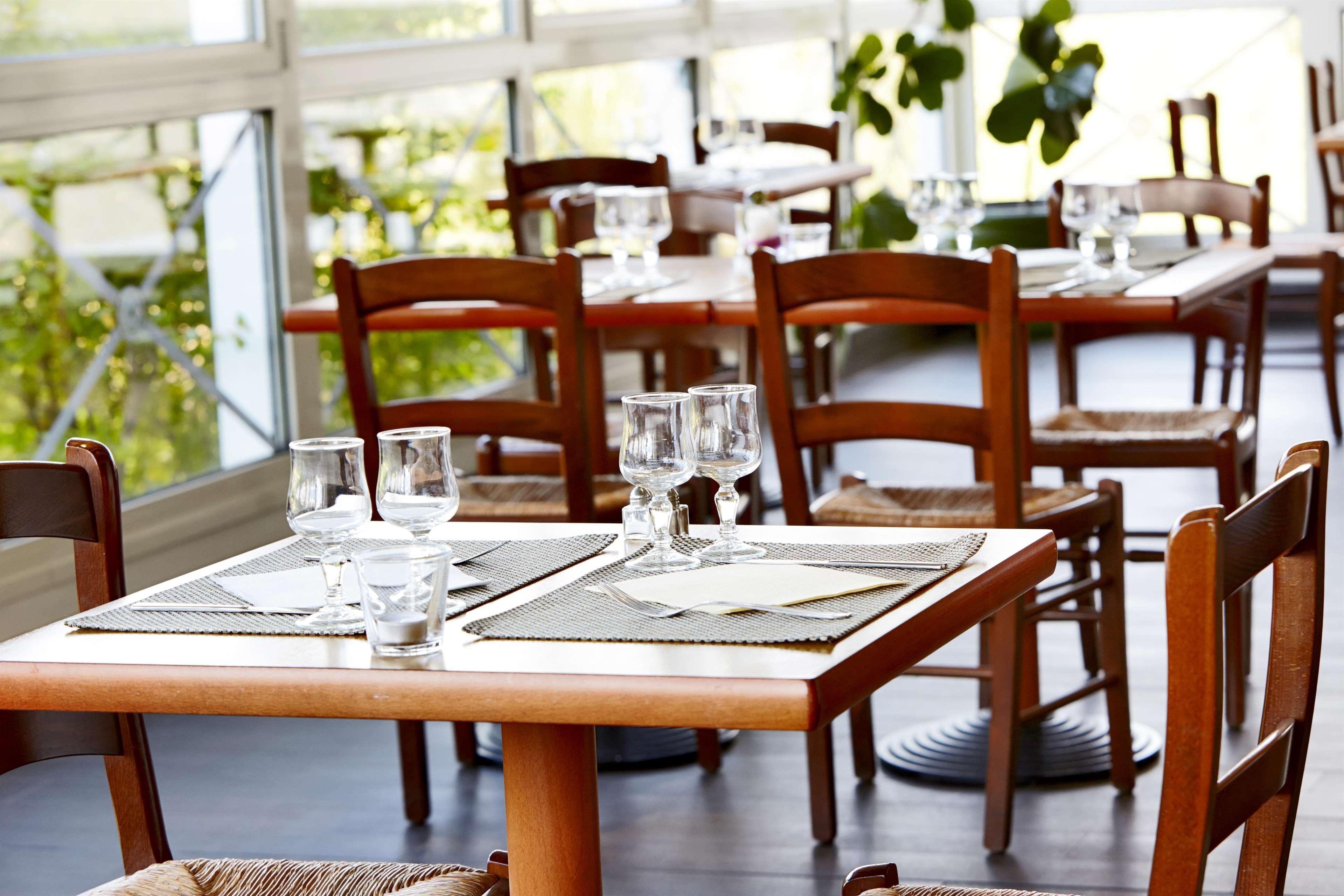 Hotel Restaurant Kyriad Fréjus מראה חיצוני תמונה
