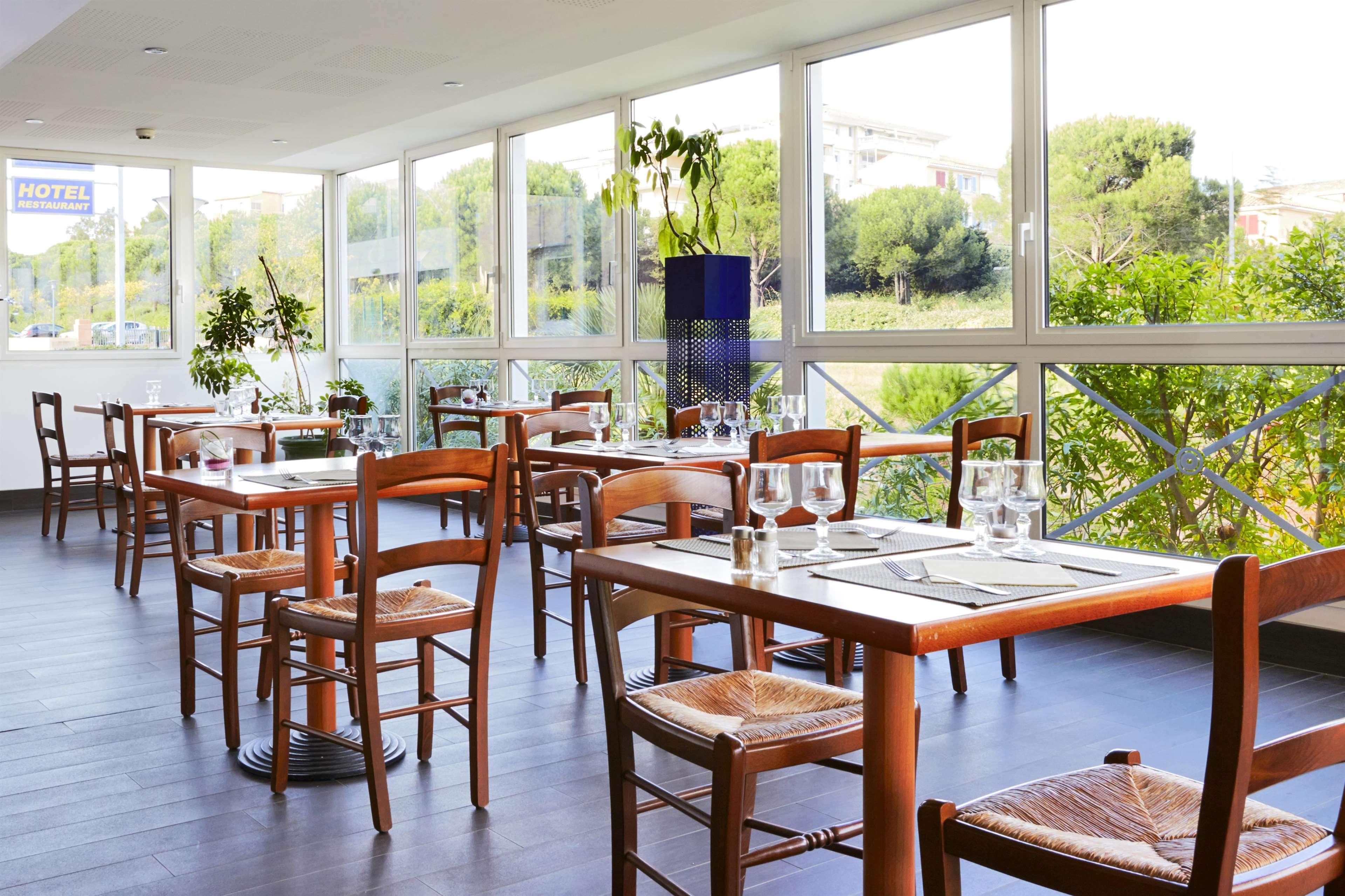 Hotel Restaurant Kyriad Fréjus מראה חיצוני תמונה