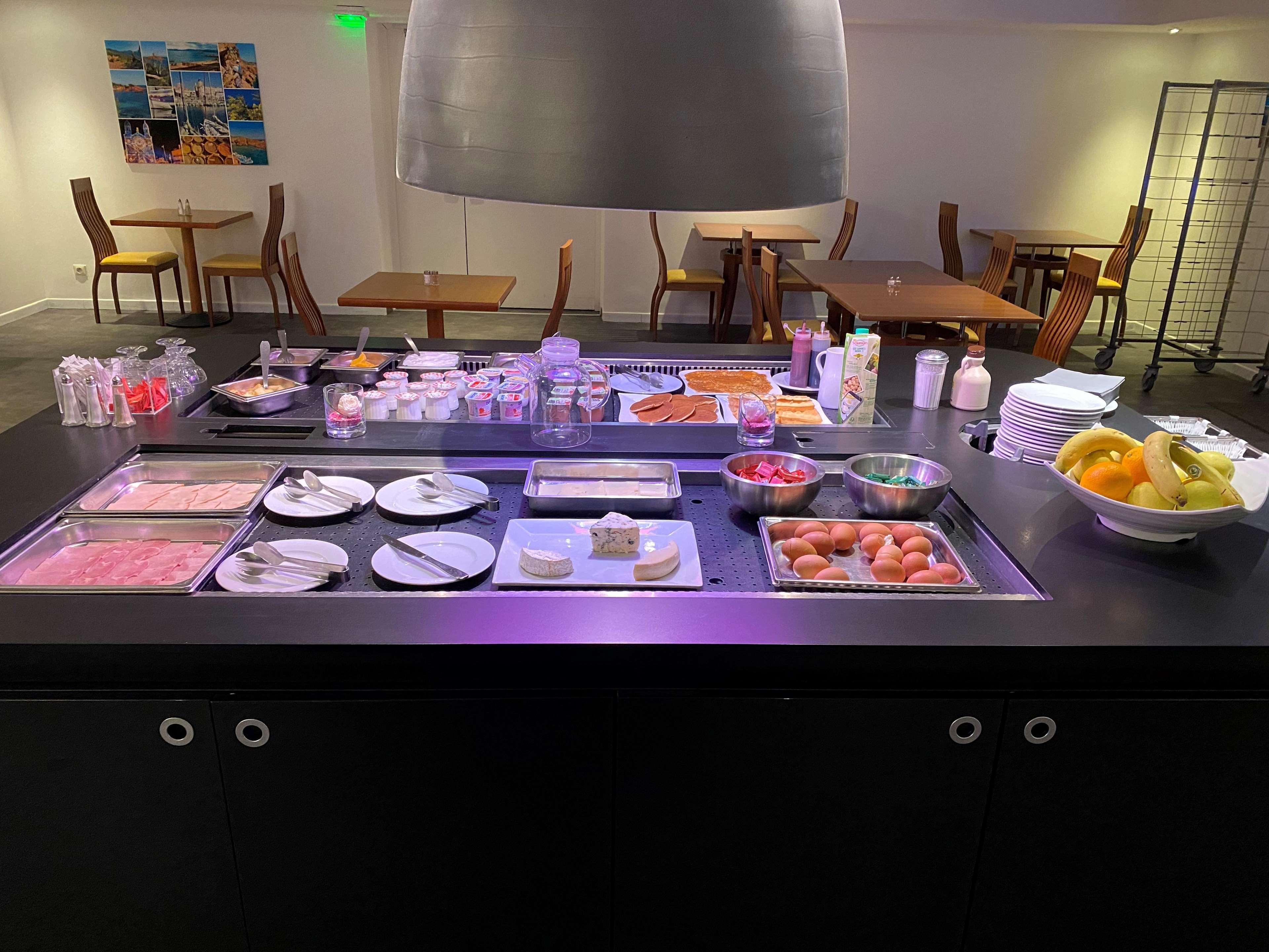 Hotel Restaurant Kyriad Fréjus מראה חיצוני תמונה