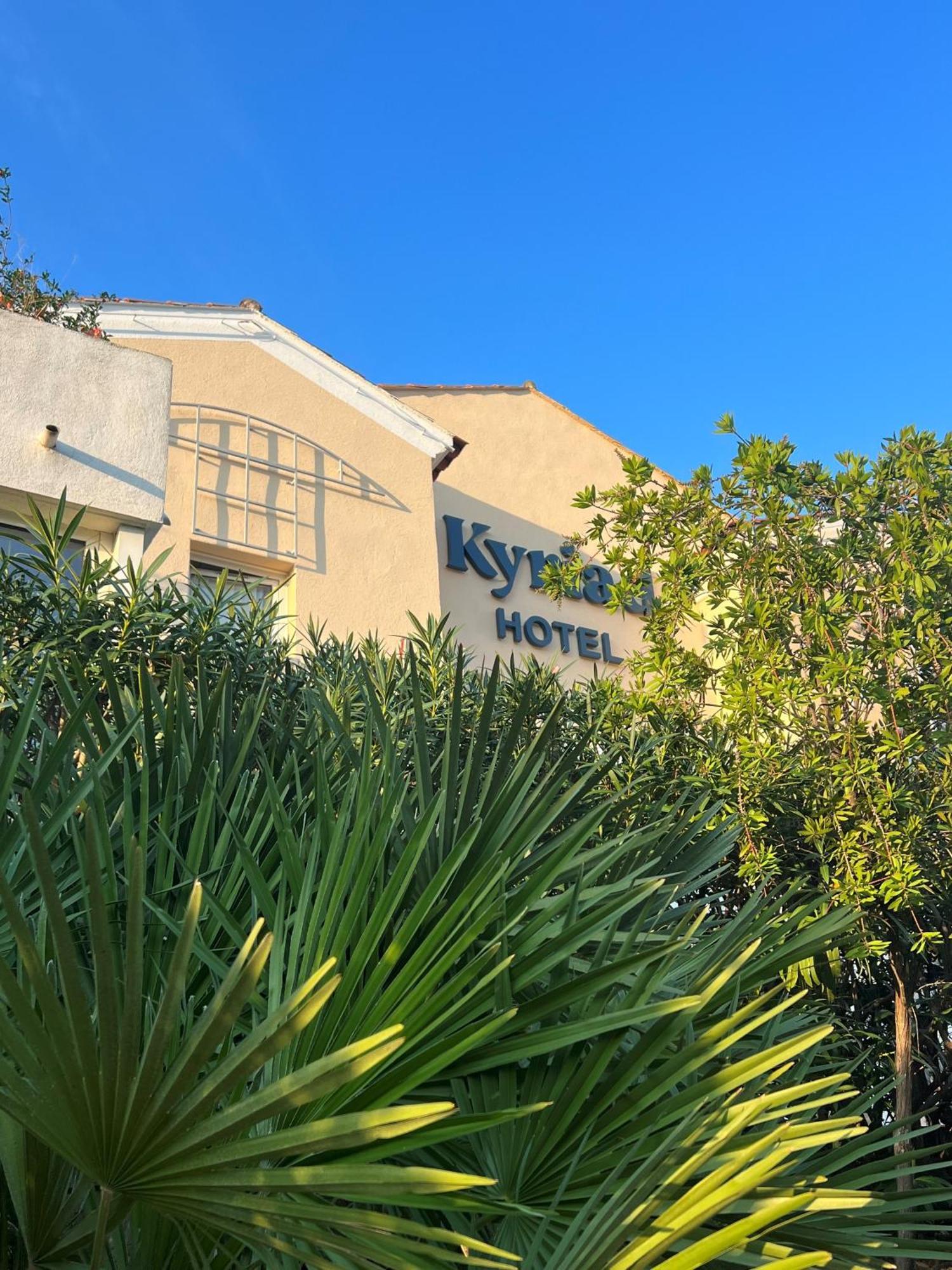 Hotel Restaurant Kyriad Fréjus מראה חיצוני תמונה