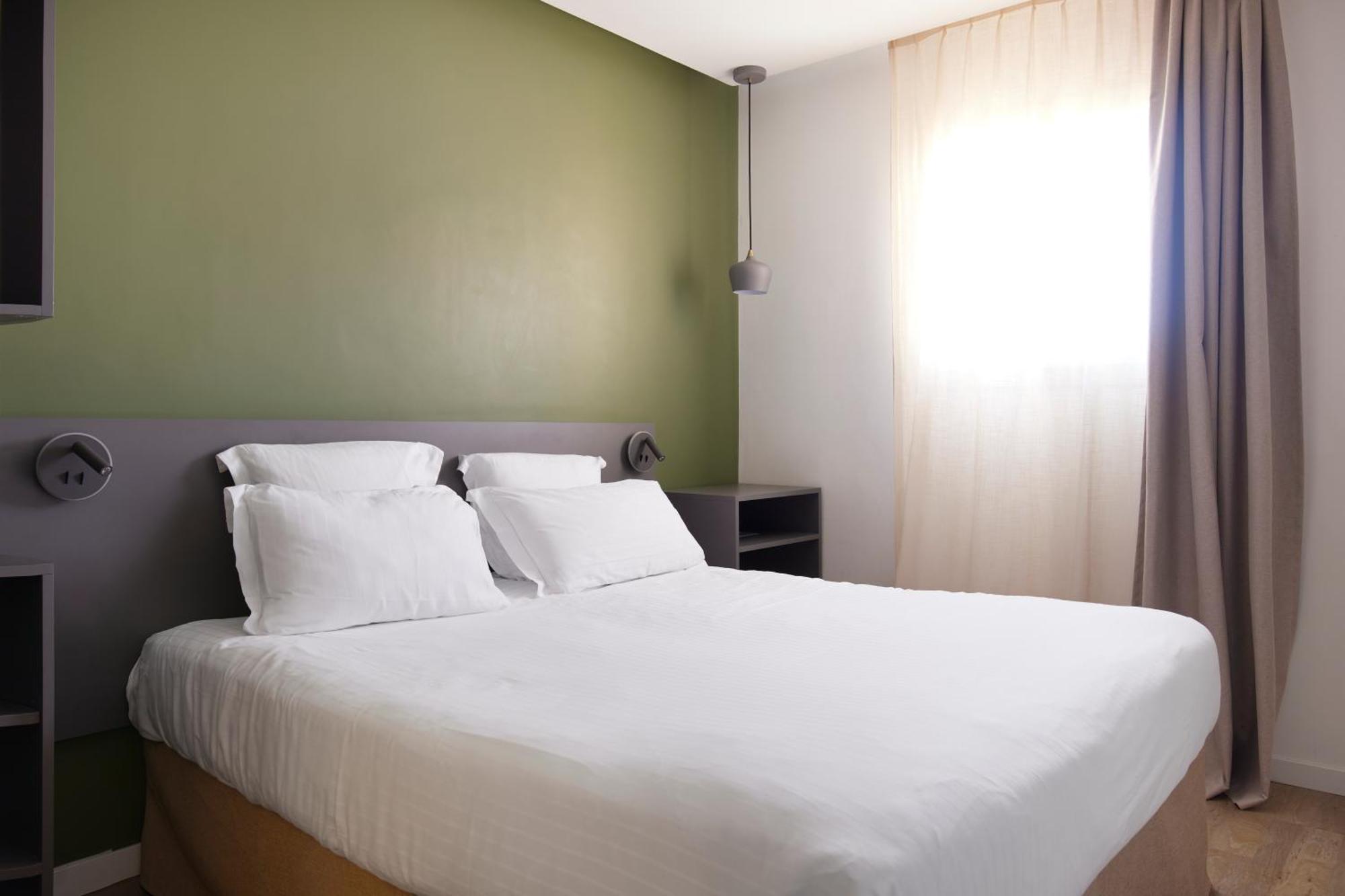 Hotel Restaurant Kyriad Fréjus מראה חיצוני תמונה